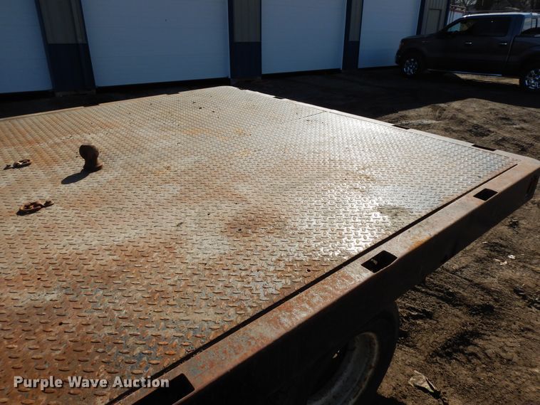 image for item DF6661 2007 Isuzu NPR flatbed truck