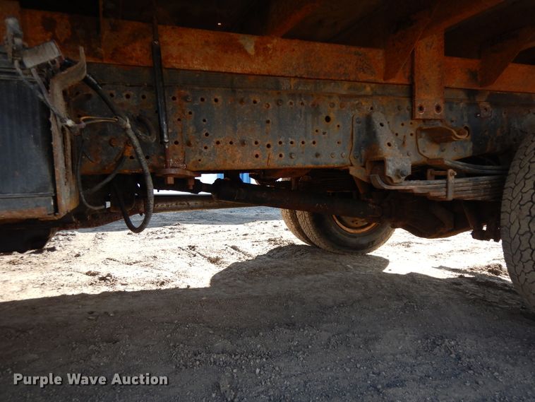 image for item DF6661 2007 Isuzu NPR flatbed truck