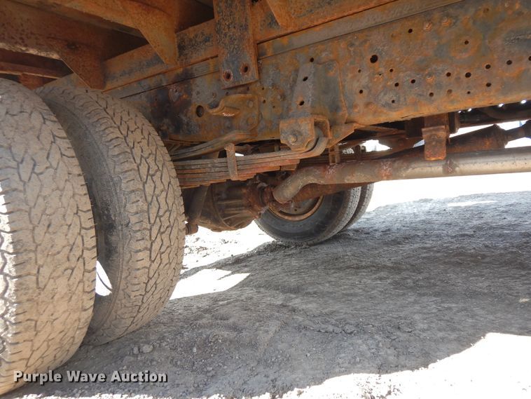 image for item DF6661 2007 Isuzu NPR flatbed truck