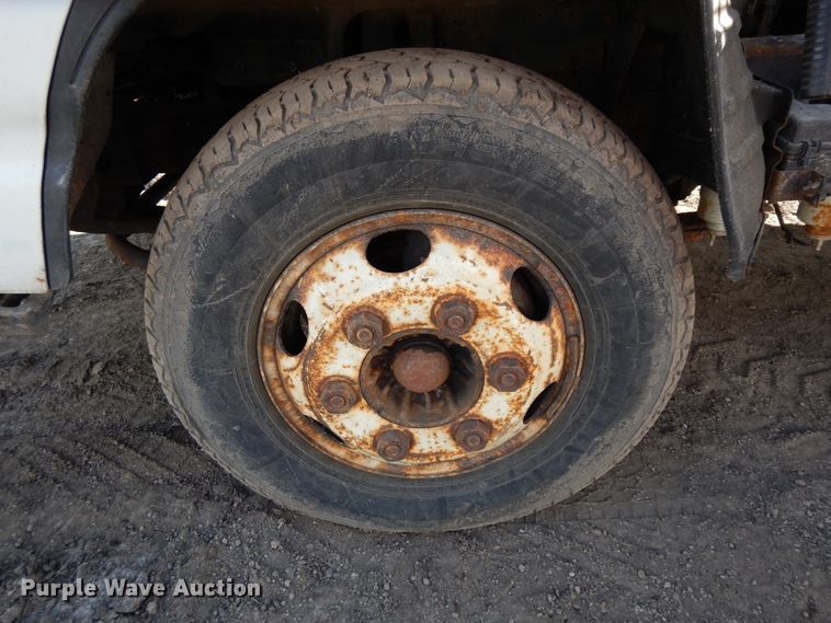 image for item DF6661 2007 Isuzu NPR flatbed truck