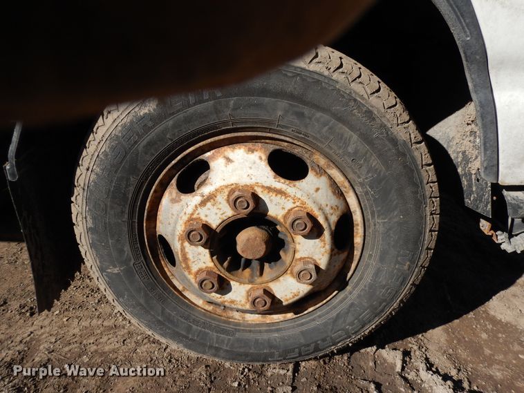 image for item DF6661 2007 Isuzu NPR flatbed truck