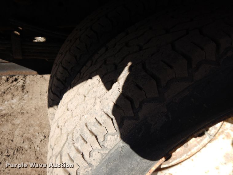 image for item DF6661 2007 Isuzu NPR flatbed truck