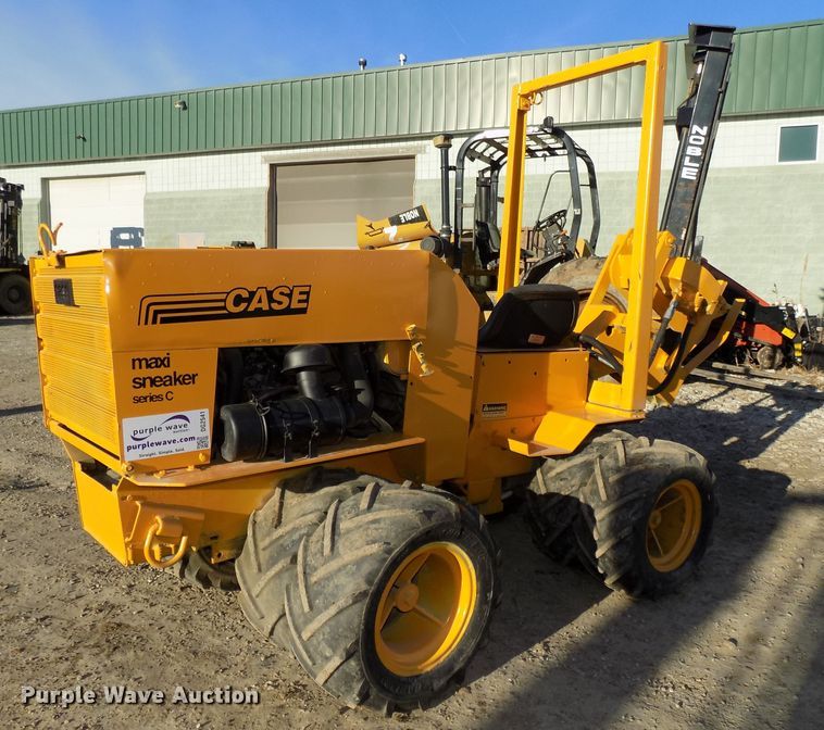 image for item DG2541 1987 Case Maxi Sneaker Series B vibratory cable plow