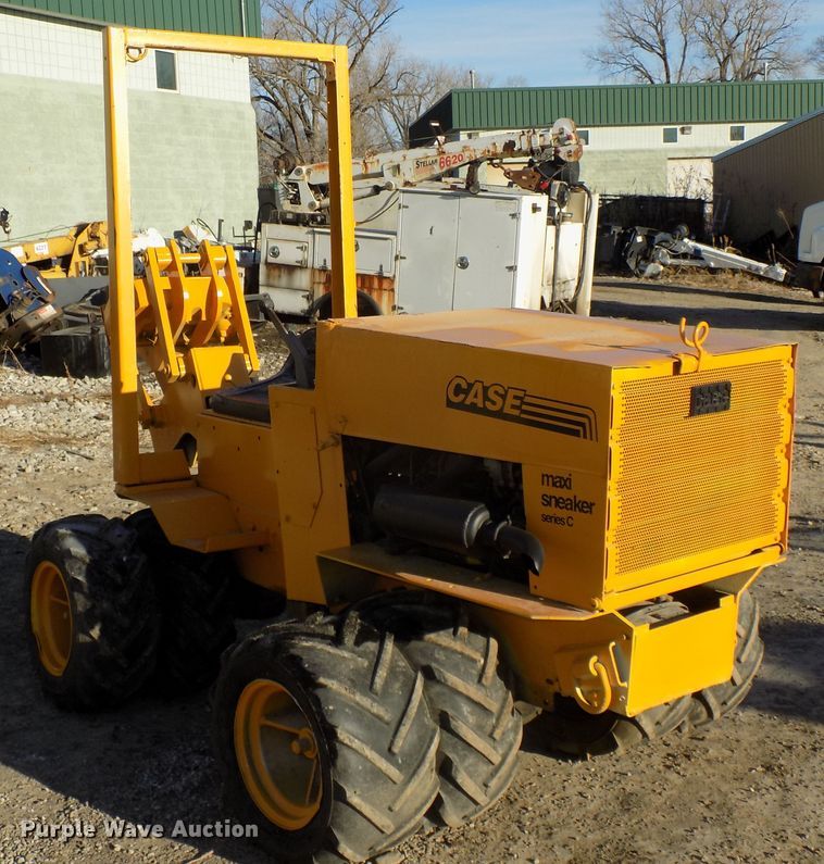 image for item DG2541 1987 Case Maxi Sneaker Series B vibratory cable plow