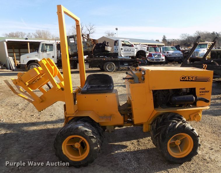 image for item DG2541 1987 Case Maxi Sneaker Series B vibratory cable plow