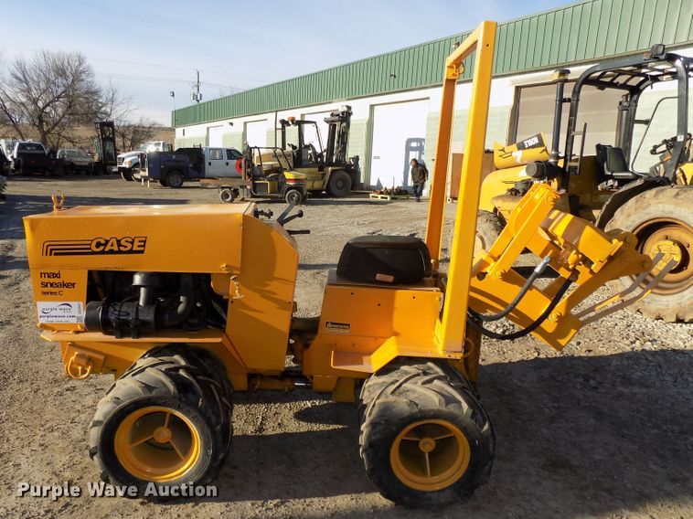 image for item DG2541 1987 Case Maxi Sneaker Series B vibratory cable plow