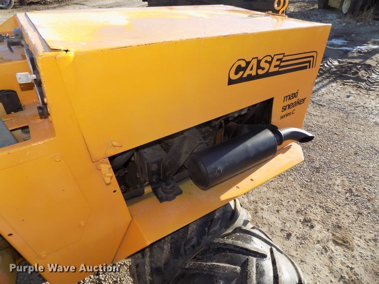 image for item DG2541 1987 Case Maxi Sneaker Series B vibratory cable plow