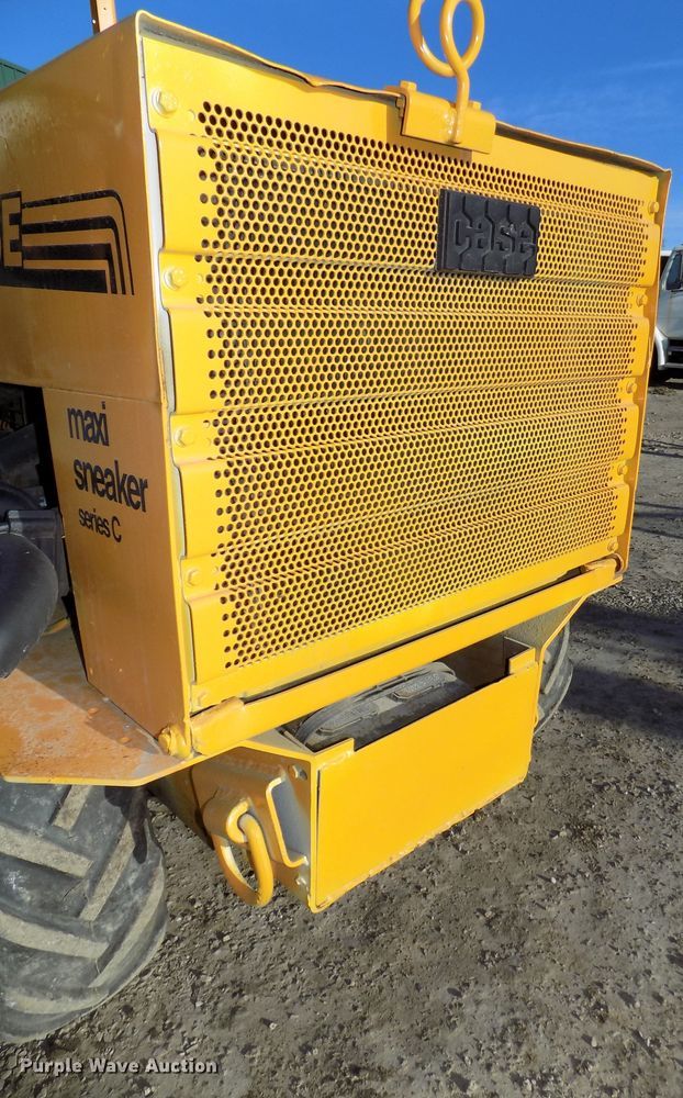 image for item DG2541 1987 Case Maxi Sneaker Series B vibratory cable plow