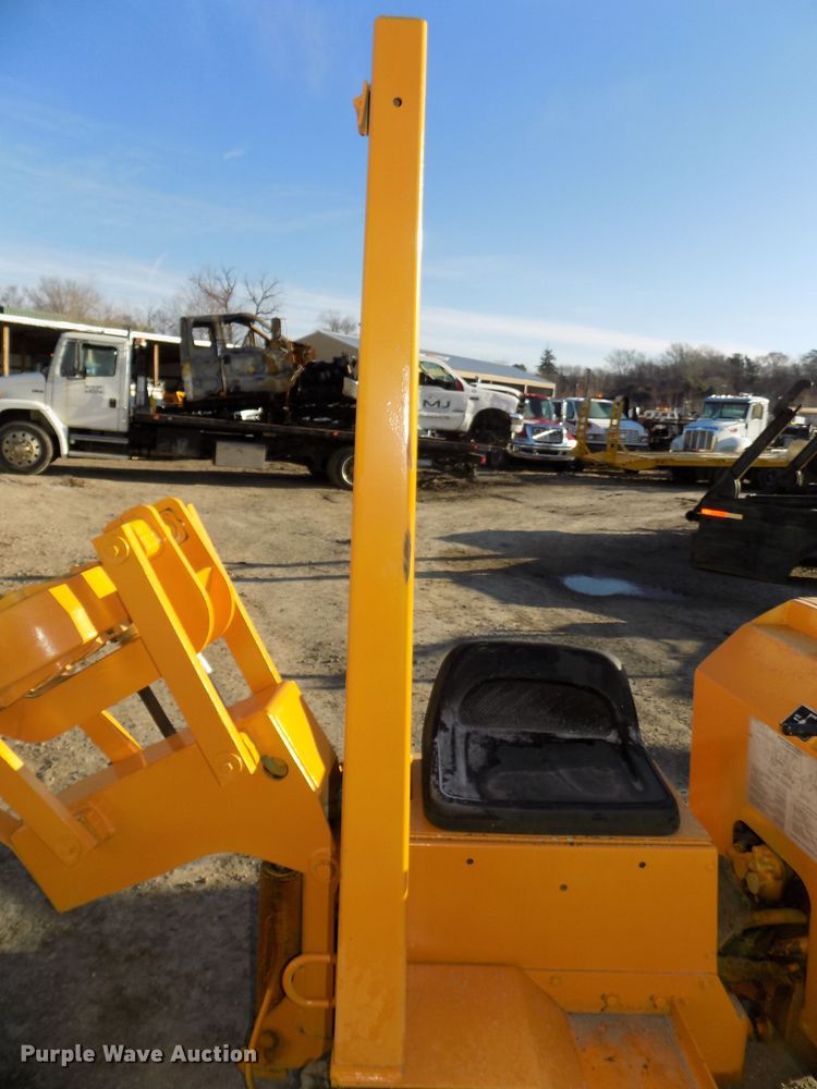 image for item DG2541 1987 Case Maxi Sneaker Series B vibratory cable plow