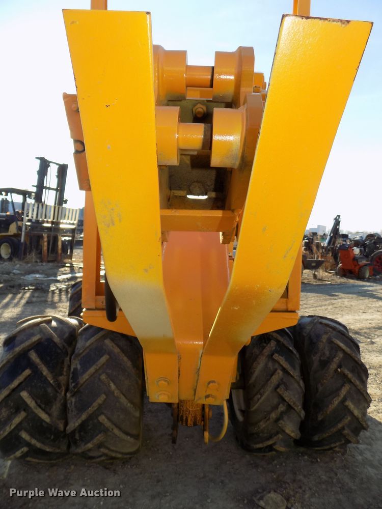 image for item DG2541 1987 Case Maxi Sneaker Series B vibratory cable plow