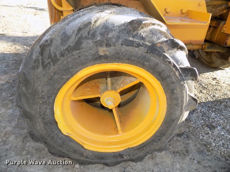 image for item DG2541 1987 Case Maxi Sneaker Series B vibratory cable plow