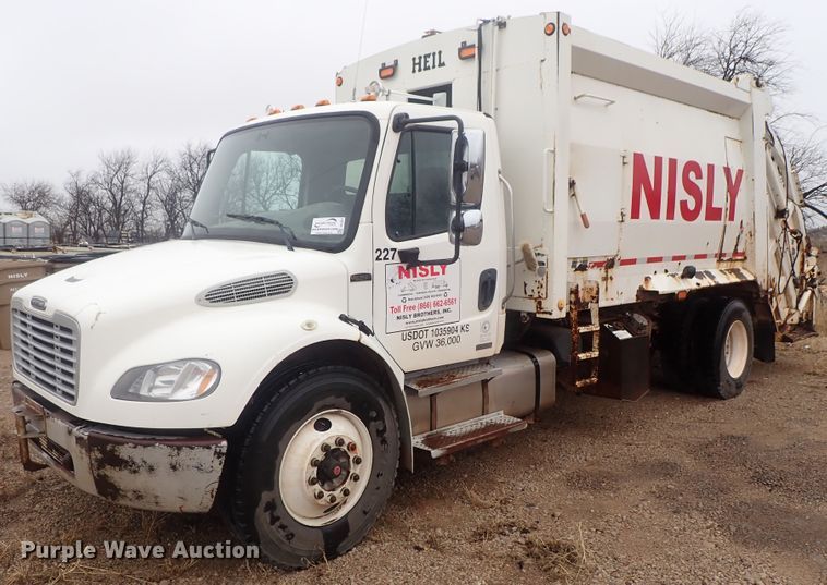 image for item DG3017 2005 Freightliner Business Class M2 refuse truck