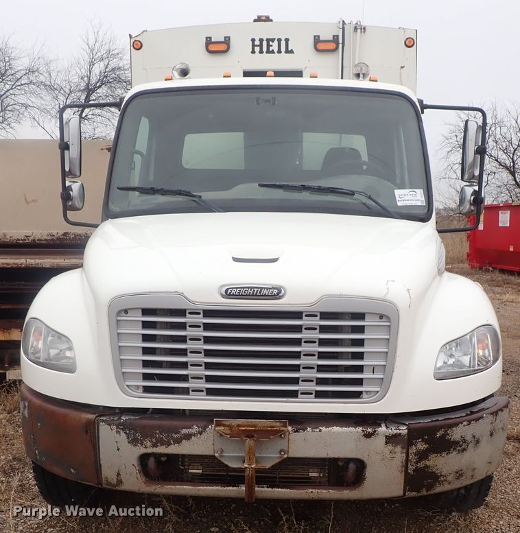 image for item DG3017 2005 Freightliner Business Class M2 refuse truck