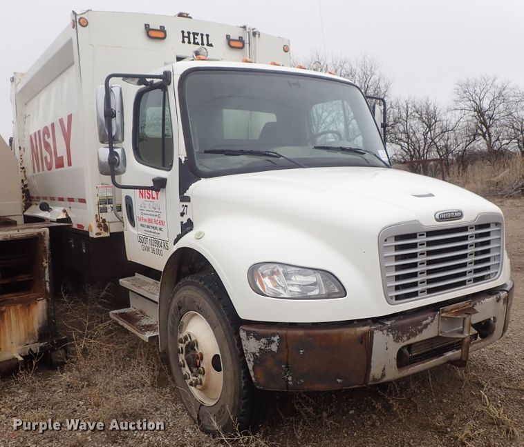 image for item DG3017 2005 Freightliner Business Class M2 refuse truck