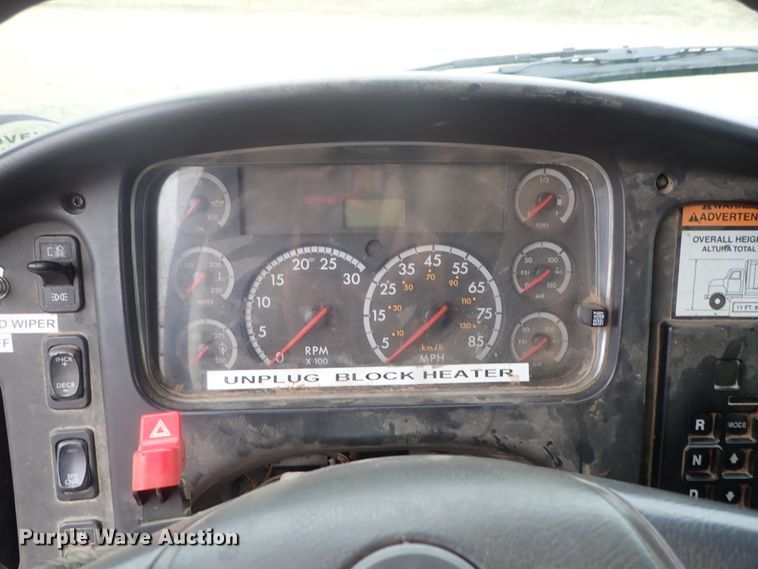 image for item DG3017 2005 Freightliner Business Class M2 refuse truck