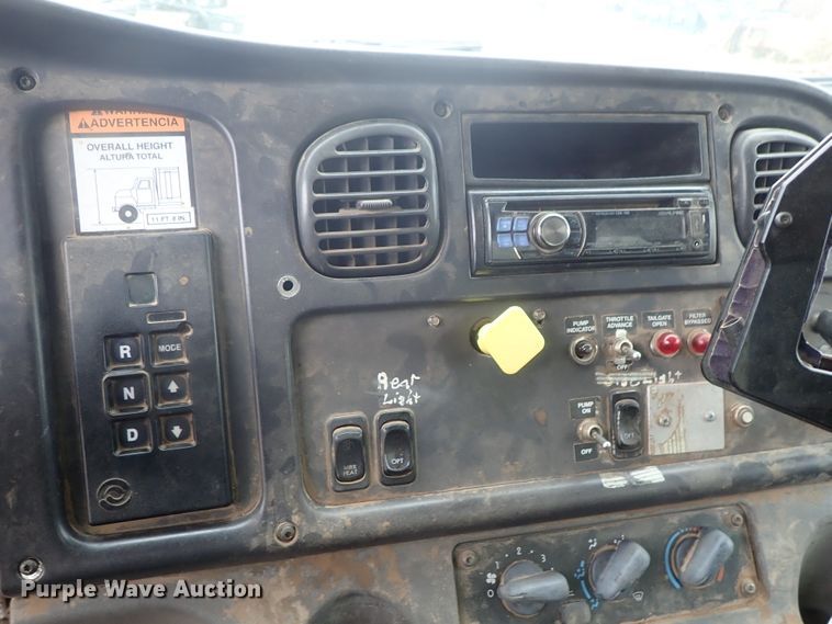 image for item DG3017 2005 Freightliner Business Class M2 refuse truck