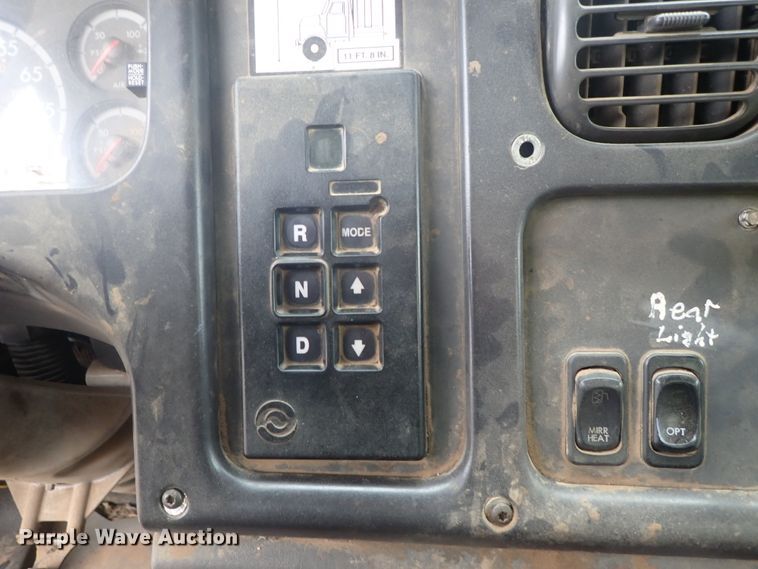 image for item DG3017 2005 Freightliner Business Class M2 refuse truck