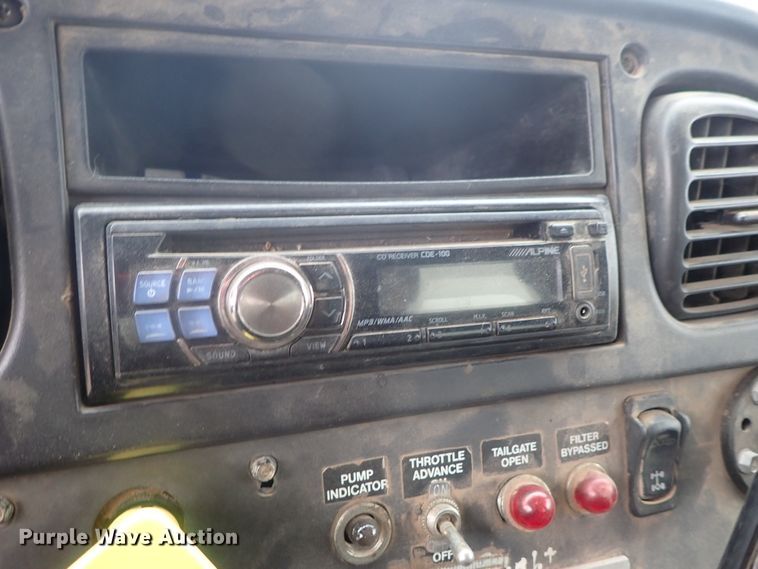 image for item DG3017 2005 Freightliner Business Class M2 refuse truck