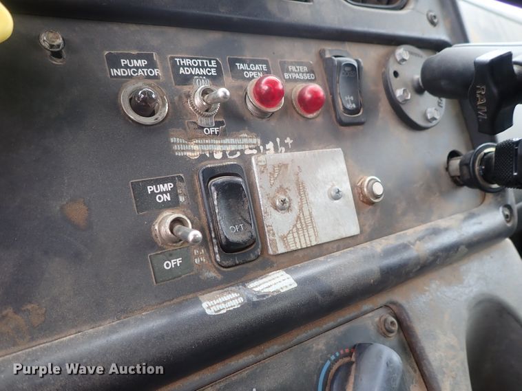 image for item DG3017 2005 Freightliner Business Class M2 refuse truck