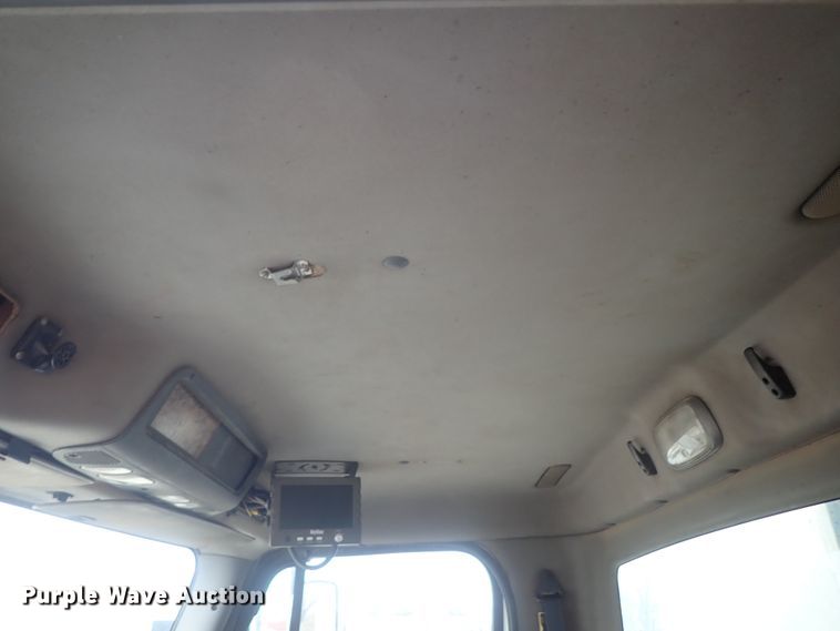 image for item DG3017 2005 Freightliner Business Class M2 refuse truck