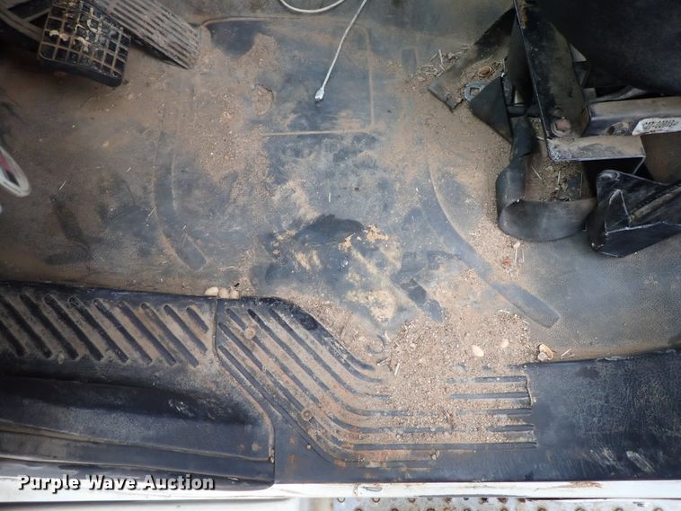 image for item DG3017 2005 Freightliner Business Class M2 refuse truck