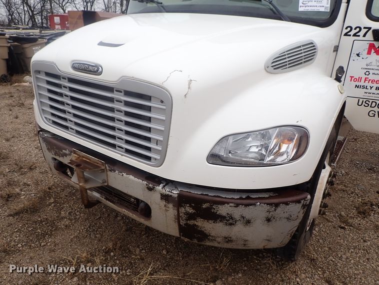 image for item DG3017 2005 Freightliner Business Class M2 refuse truck