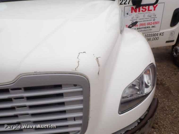 image for item DG3017 2005 Freightliner Business Class M2 refuse truck