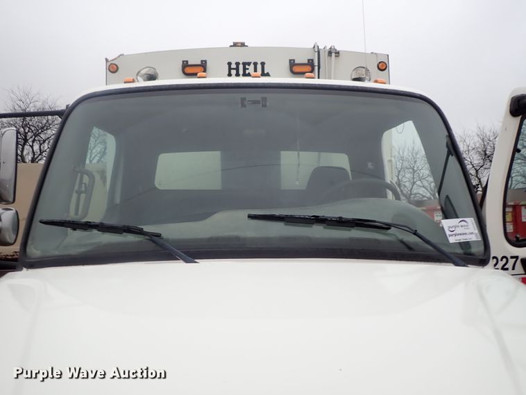 image for item DG3017 2005 Freightliner Business Class M2 refuse truck