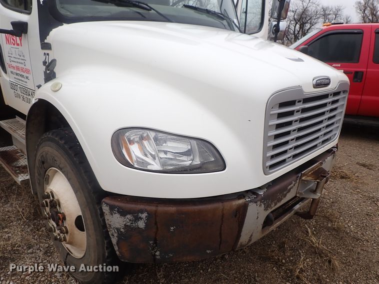 image for item DG3017 2005 Freightliner Business Class M2 refuse truck