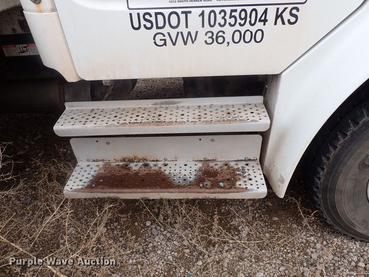 image for item DG3017 2005 Freightliner Business Class M2 refuse truck