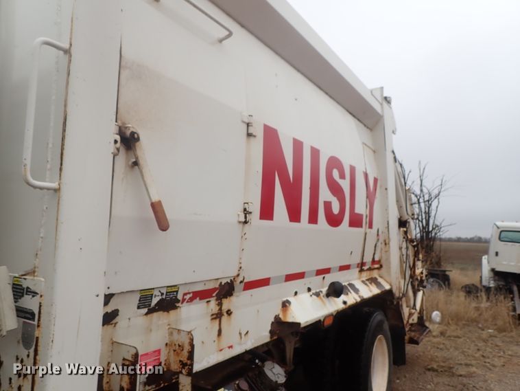 image for item DG3017 2005 Freightliner Business Class M2 refuse truck