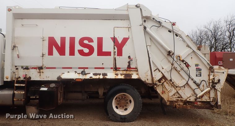 image for item DG3017 2005 Freightliner Business Class M2 refuse truck