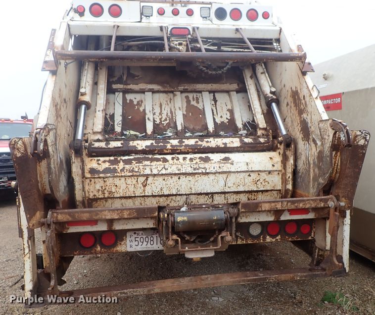 image for item DG3017 2005 Freightliner Business Class M2 refuse truck