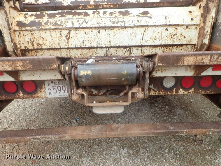 image for item DG3017 2005 Freightliner Business Class M2 refuse truck