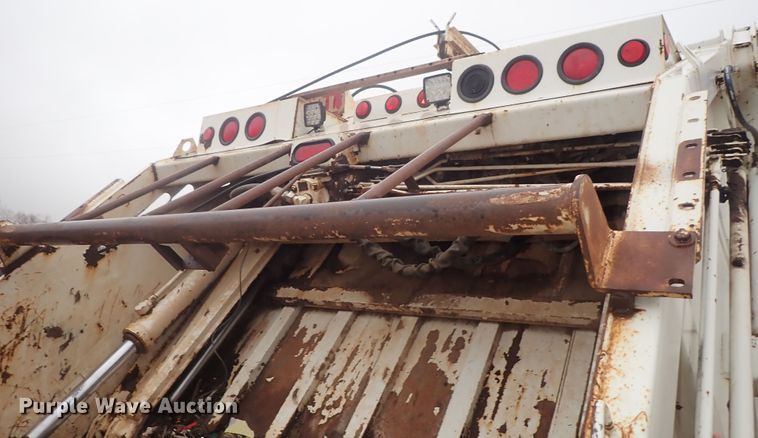 image for item DG3017 2005 Freightliner Business Class M2 refuse truck