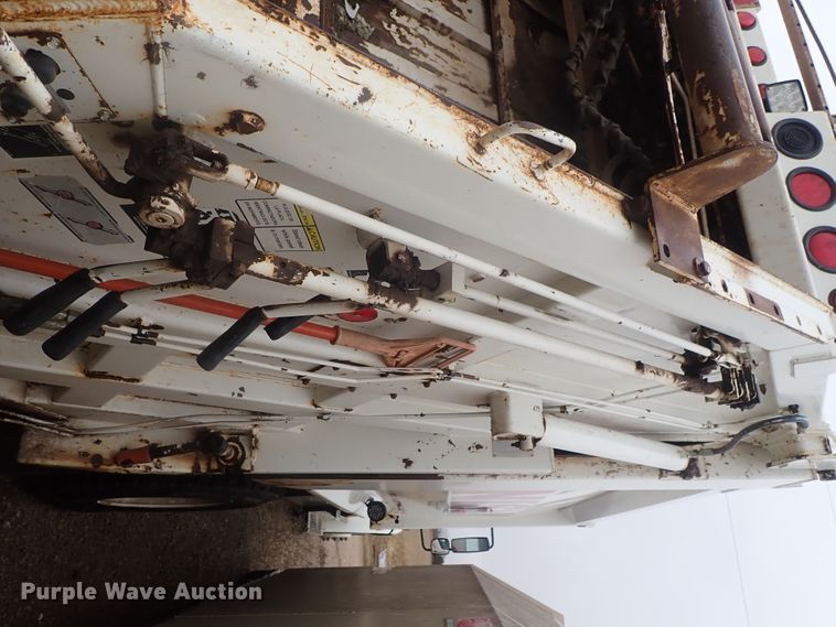 image for item DG3017 2005 Freightliner Business Class M2 refuse truck