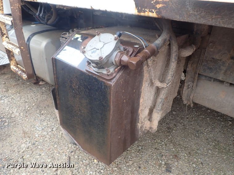 image for item DG3017 2005 Freightliner Business Class M2 refuse truck