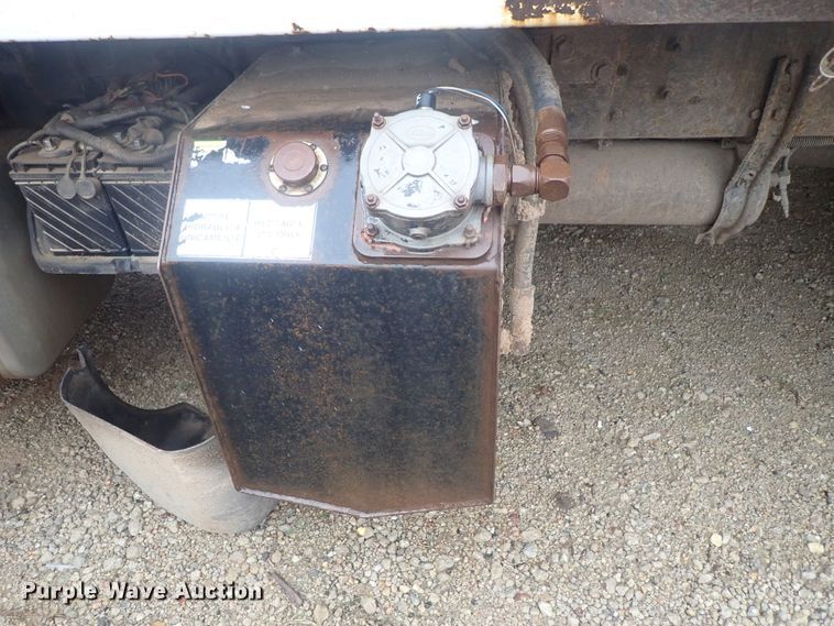 image for item DG3017 2005 Freightliner Business Class M2 refuse truck