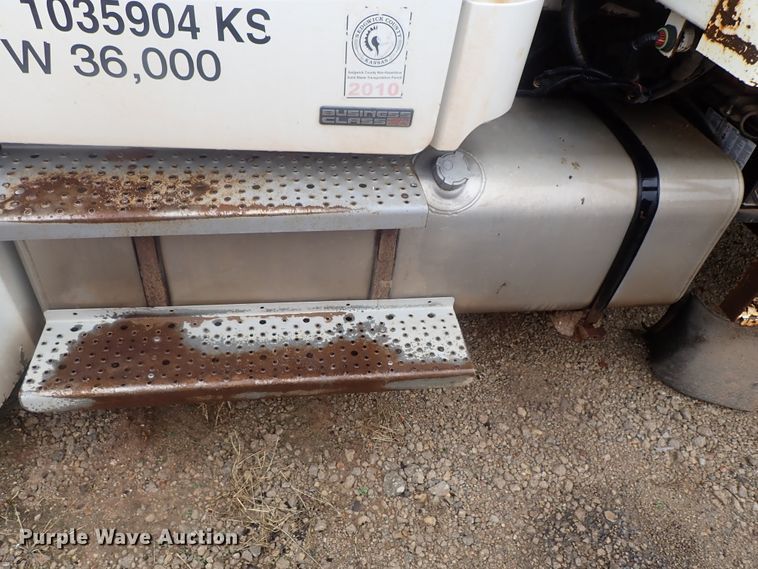 image for item DG3017 2005 Freightliner Business Class M2 refuse truck