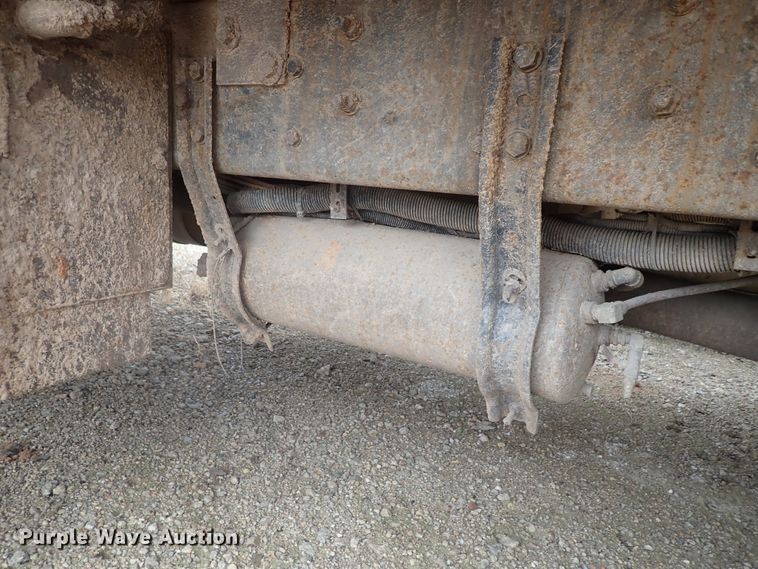 image for item DG3017 2005 Freightliner Business Class M2 refuse truck