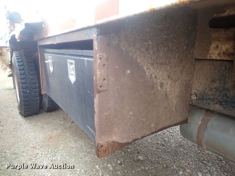 image for item DG3017 2005 Freightliner Business Class M2 refuse truck