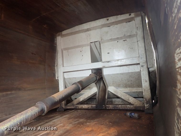 image for item DG3017 2005 Freightliner Business Class M2 refuse truck