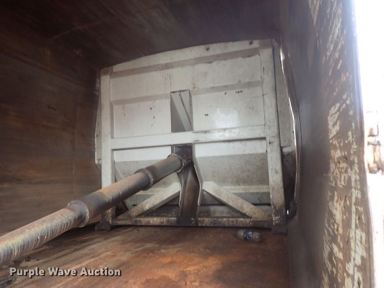 image for item DG3017 2005 Freightliner Business Class M2 refuse truck