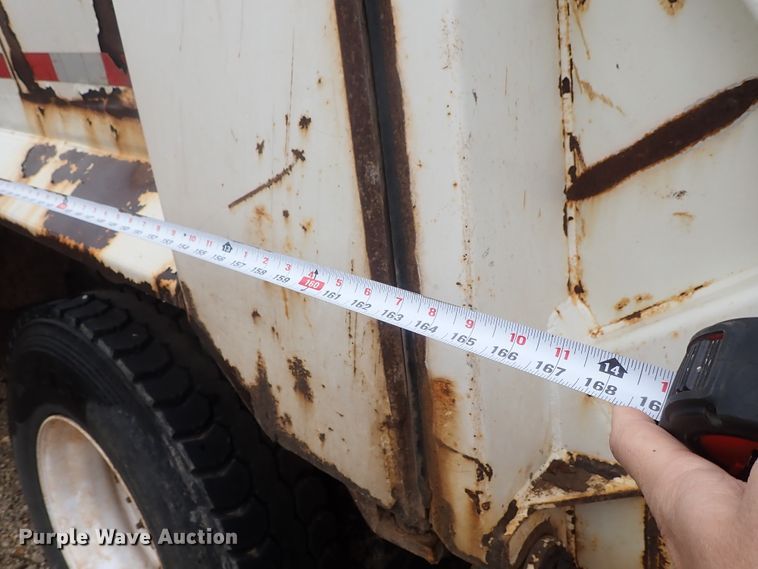 image for item DG3017 2005 Freightliner Business Class M2 refuse truck