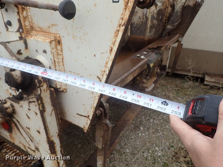 image for item DG3017 2005 Freightliner Business Class M2 refuse truck