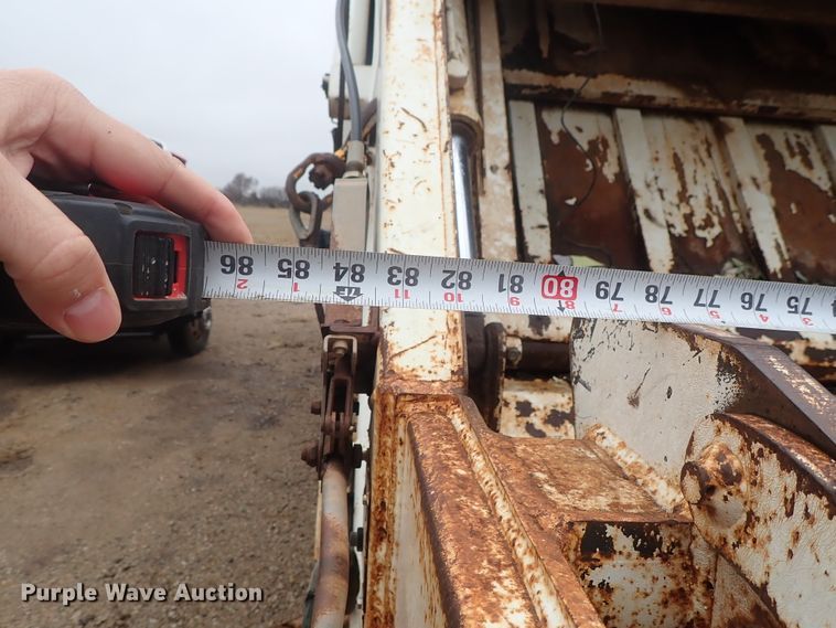 image for item DG3017 2005 Freightliner Business Class M2 refuse truck