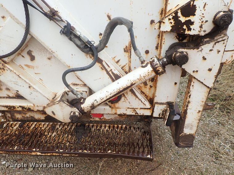 image for item DG3017 2005 Freightliner Business Class M2 refuse truck