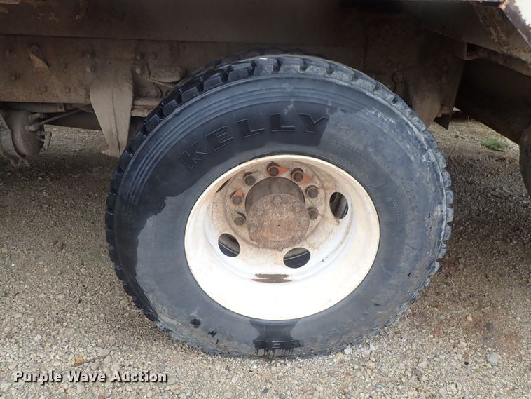 image for item DG3017 2005 Freightliner Business Class M2 refuse truck