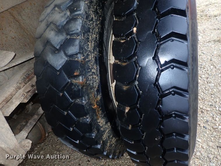 image for item DG3017 2005 Freightliner Business Class M2 refuse truck