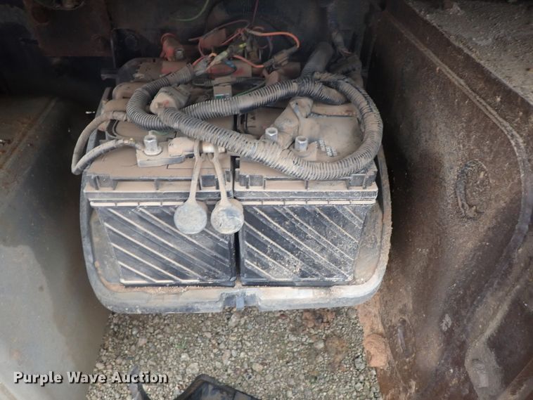 image for item DG3017 2005 Freightliner Business Class M2 refuse truck